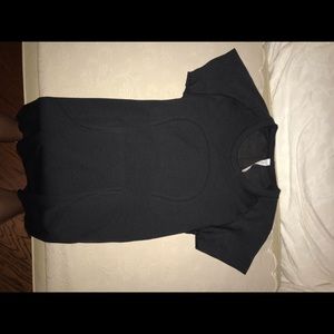 Black Lululemon swiftly tech